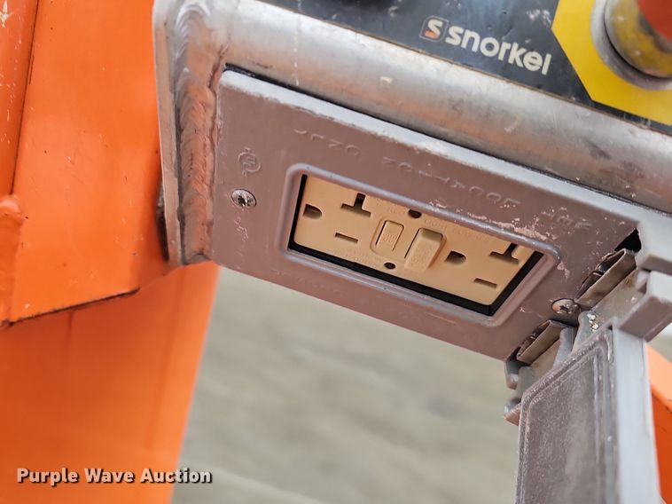 image for item IO9820 2017 Snorkel TM12E vertical lift