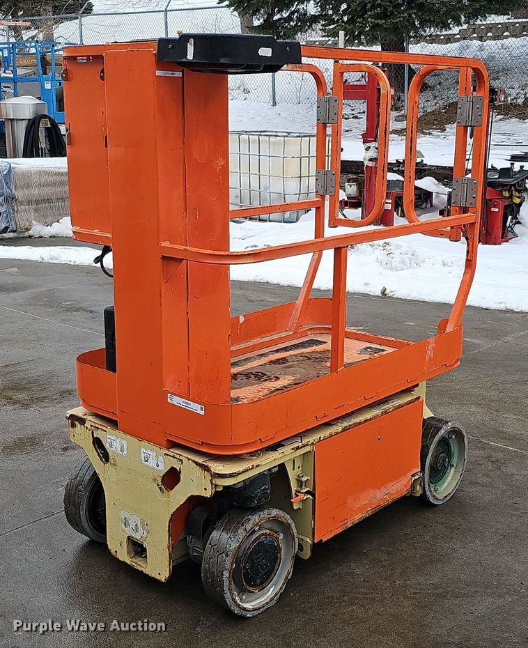 image for item IO9821 2015 JLG 1230ES vertical lift