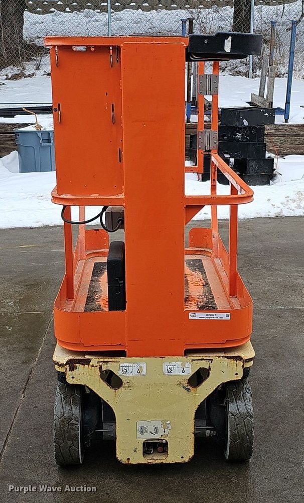image for item IO9821 2015 JLG 1230ES vertical lift