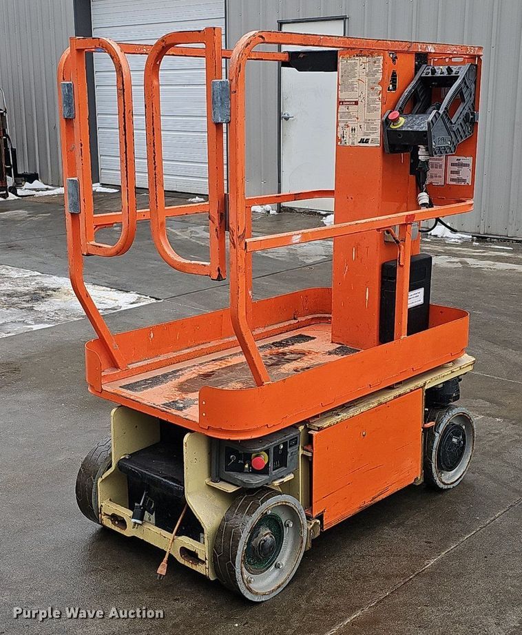 image for item IO9821 2015 JLG 1230ES vertical lift