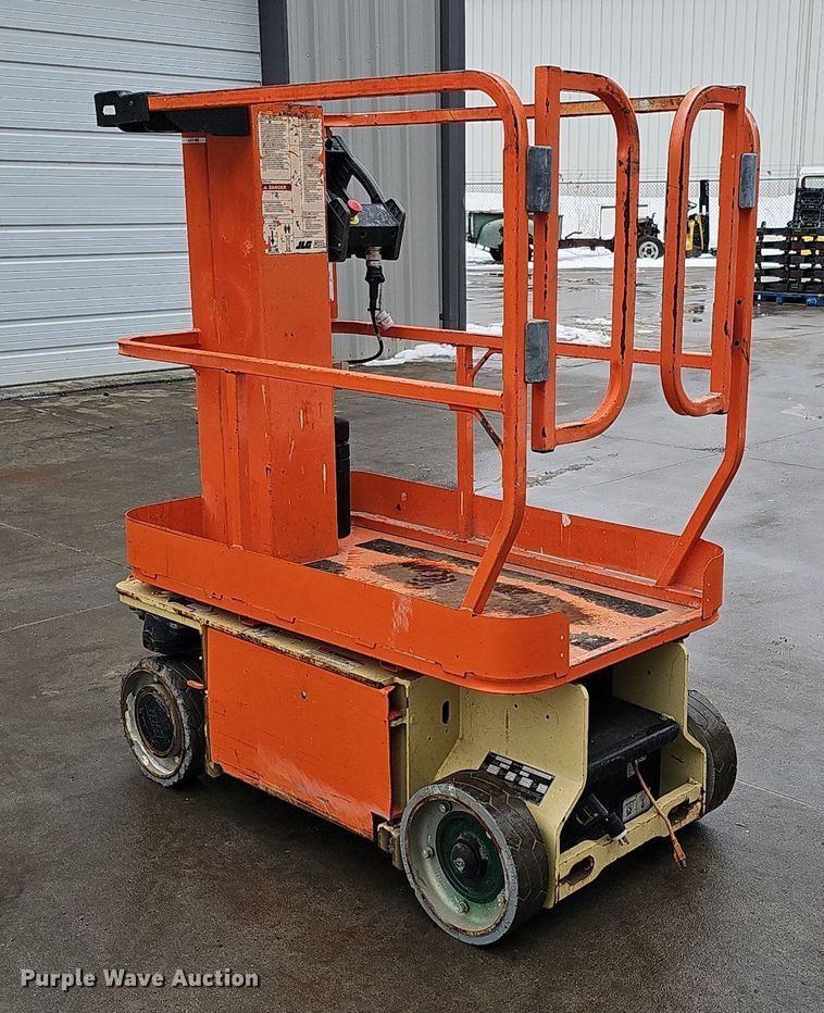 image for item IO9821 2015 JLG 1230ES vertical lift
