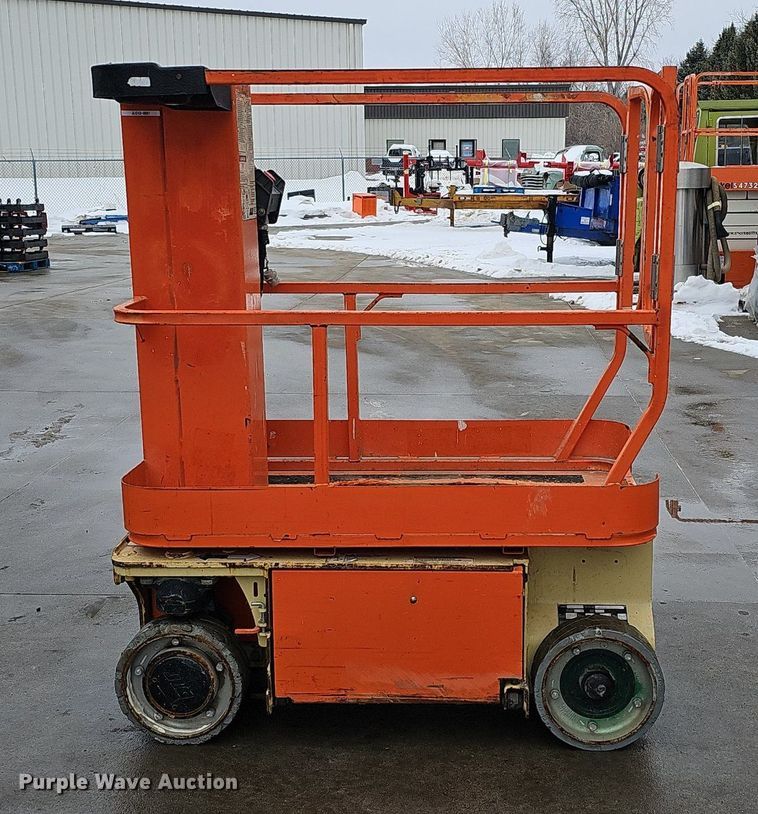 image for item IO9821 2015 JLG 1230ES vertical lift