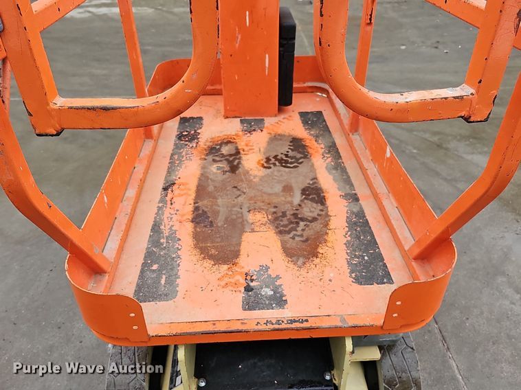 image for item IO9821 2015 JLG 1230ES vertical lift