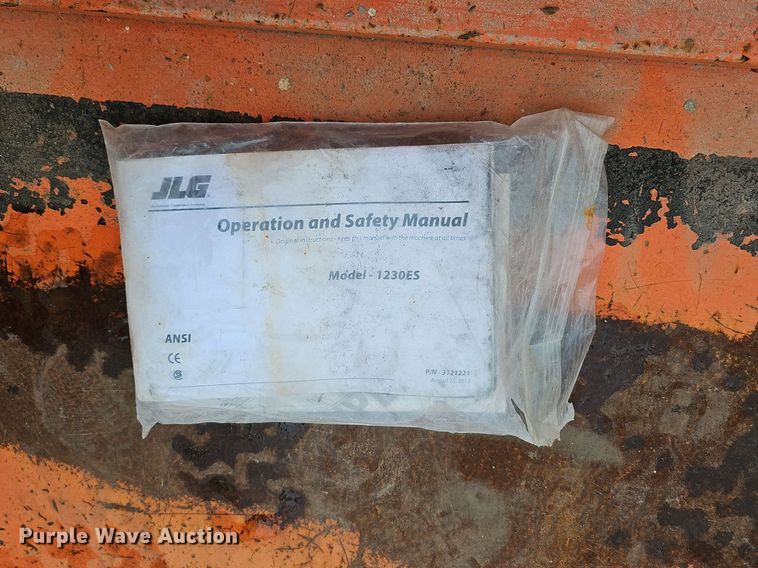 image for item IO9821 2015 JLG 1230ES vertical lift