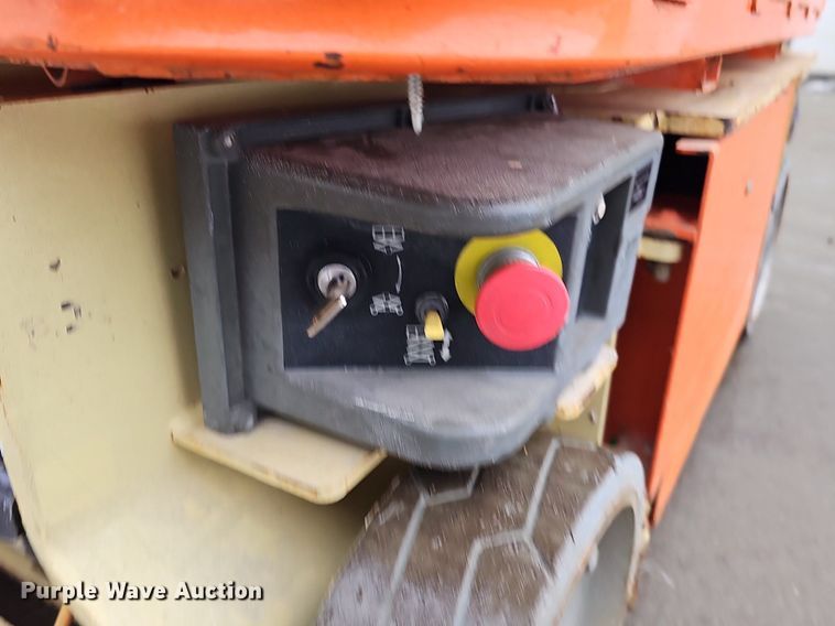 image for item IO9821 2015 JLG 1230ES vertical lift