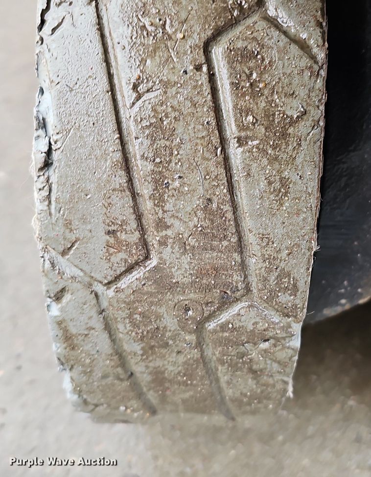 image for item IO9821 2015 JLG 1230ES vertical lift