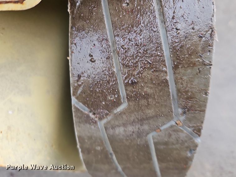 image for item IO9821 2015 JLG 1230ES vertical lift