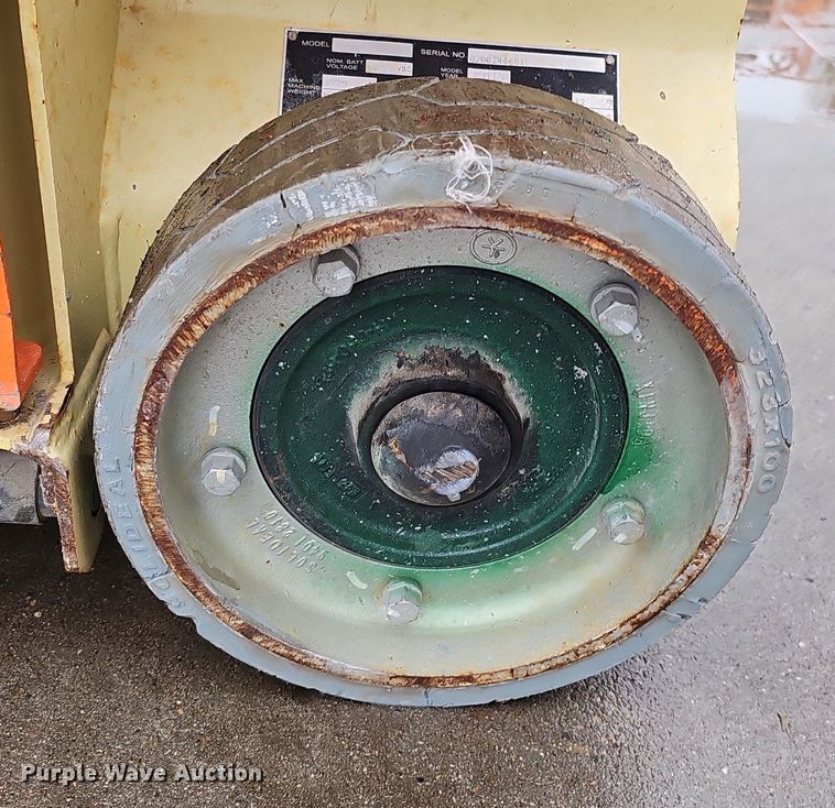 image for item IO9821 2015 JLG 1230ES vertical lift