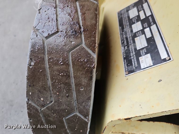 image for item IO9821 2015 JLG 1230ES vertical lift