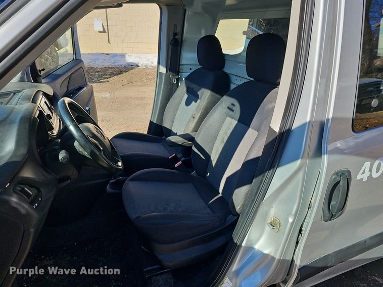 image for item IO9828 2015 Dodge Ram ProMaster City van