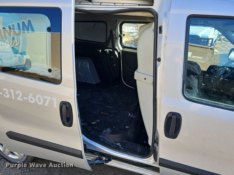 image for item IO9828 2015 Dodge Ram ProMaster City van
