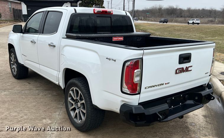 image for item JT9026 2018 GMC  Canyon SLT Crew Cab pickup truck