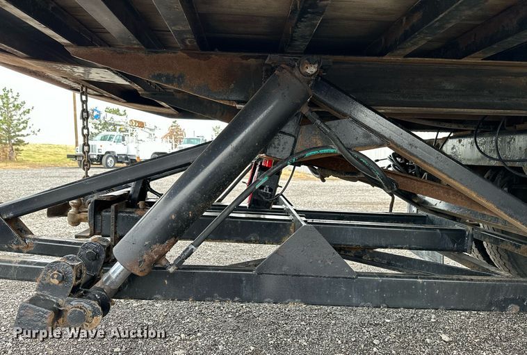 image for item KH9661 2013 Ford F750 Super Duty rollback truck