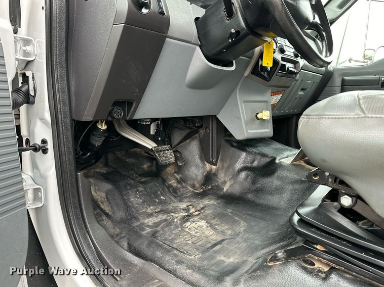 image for item KH9661 2013 Ford F750 Super Duty rollback truck