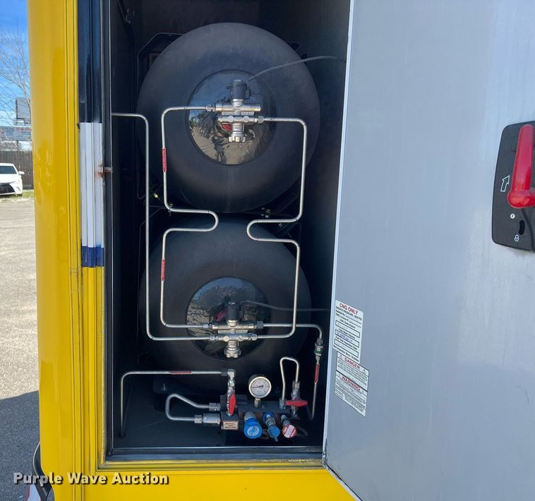 image for item KV9903 2017 Chevrolet Express shuttle bus