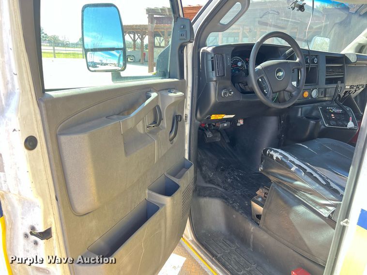 image for item KV9903 2017 Chevrolet Express shuttle bus