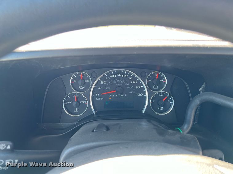 image for item KV9903 2017 Chevrolet Express shuttle bus