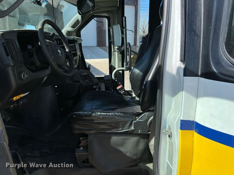 image for item KV9904 2017 Chevrolet Express shuttle bus