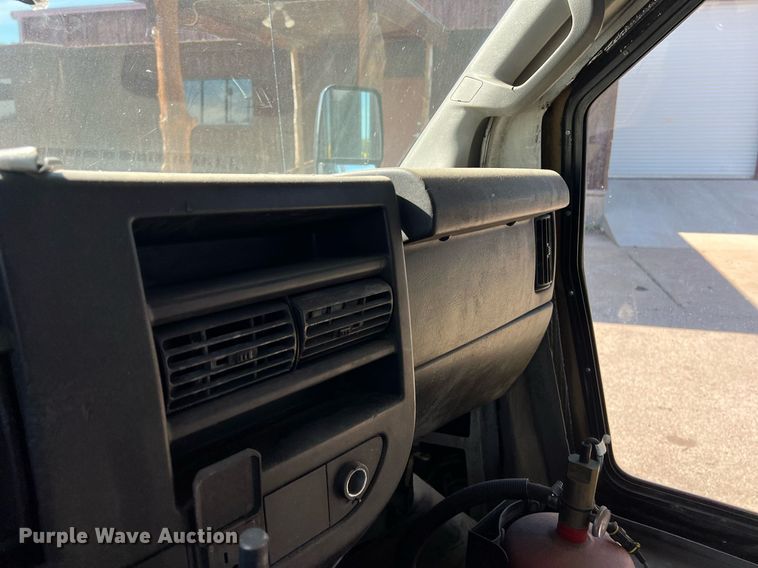 image for item KV9904 2017 Chevrolet Express shuttle bus