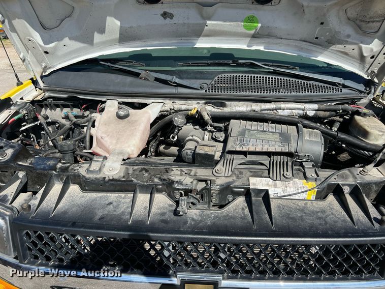 image for item KV9904 2017 Chevrolet Express shuttle bus