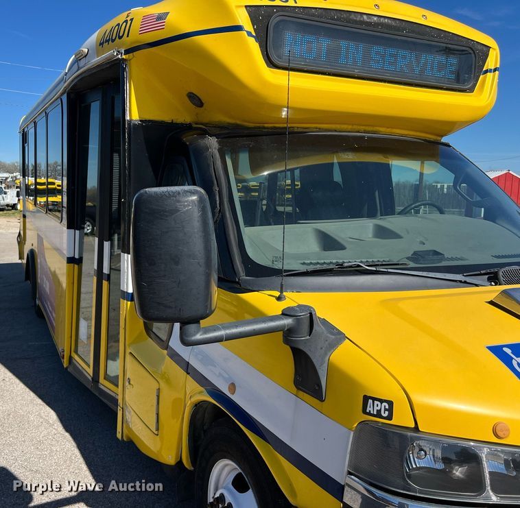 image for item KV9906 2016 Chevrolet Express shuttle bus