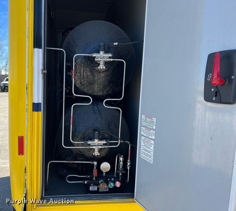 image for item KV9906 2016 Chevrolet Express shuttle bus