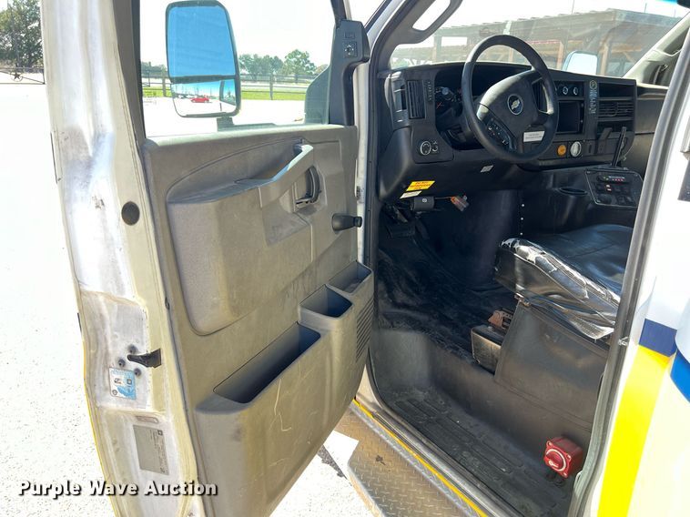 image for item KV9906 2016 Chevrolet Express shuttle bus