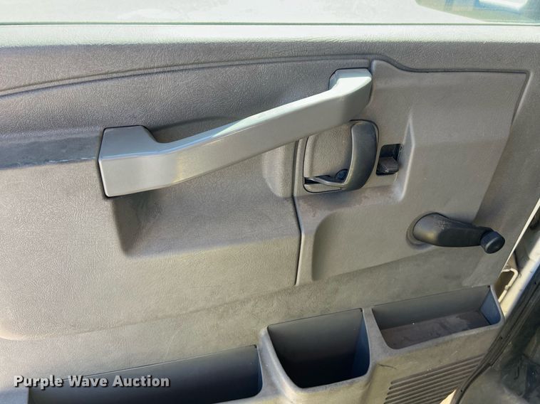 image for item KV9906 2016 Chevrolet Express shuttle bus