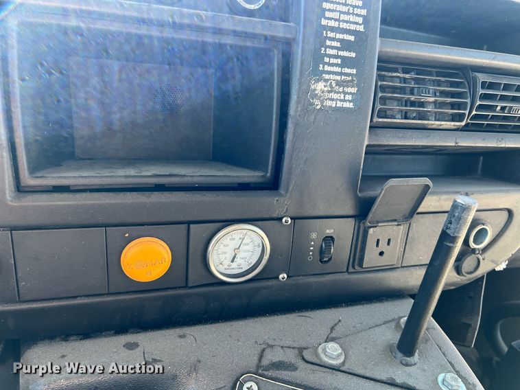 image for item KV9906 2016 Chevrolet Express shuttle bus