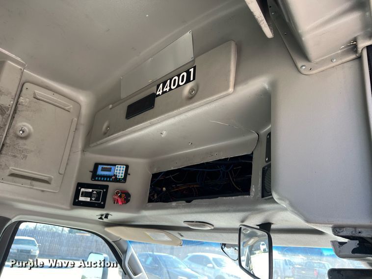 image for item KV9906 2016 Chevrolet Express shuttle bus