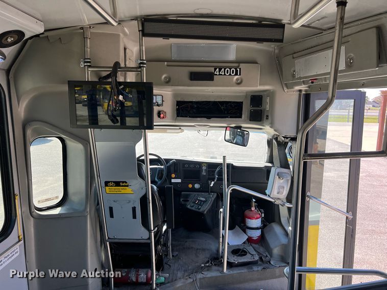 image for item KV9906 2016 Chevrolet Express shuttle bus