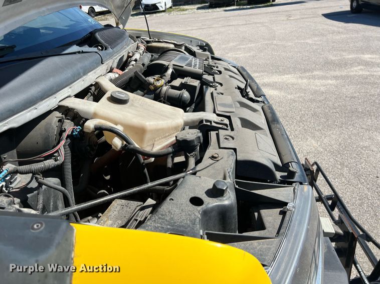 image for item KV9906 2016 Chevrolet Express shuttle bus