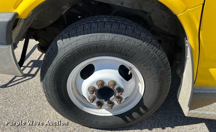 image for item KV9906 2016 Chevrolet Express shuttle bus