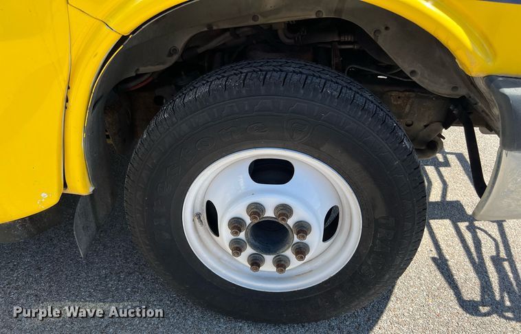 image for item KV9906 2016 Chevrolet Express shuttle bus