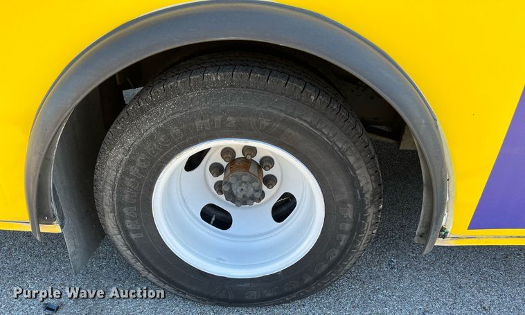 image for item KV9906 2016 Chevrolet Express shuttle bus