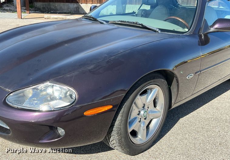 image for item KV9908 1999 Jaguar XK8 convertible