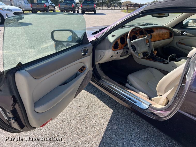 image for item KV9908 1999 Jaguar XK8 convertible