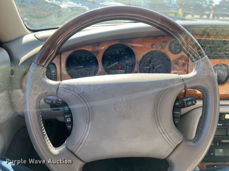 image for item KV9908 1999 Jaguar XK8 convertible