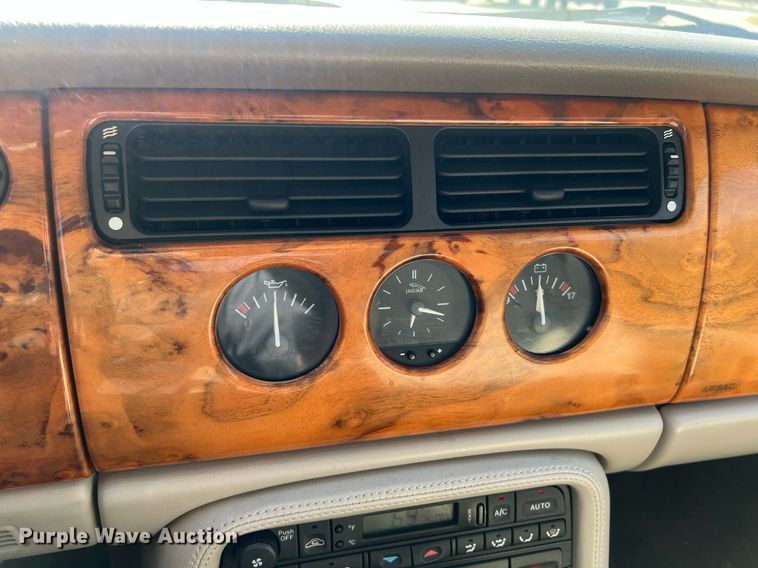 image for item KV9908 1999 Jaguar XK8 convertible