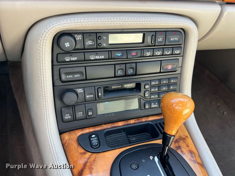 image for item KV9908 1999 Jaguar XK8 convertible