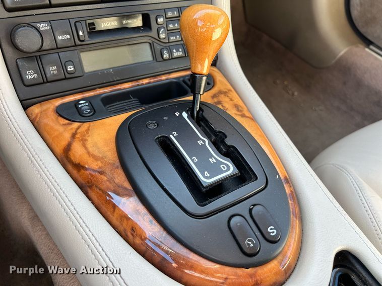 image for item KV9908 1999 Jaguar XK8 convertible