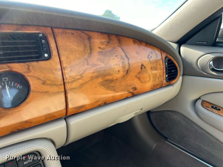 image for item KV9908 1999 Jaguar XK8 convertible