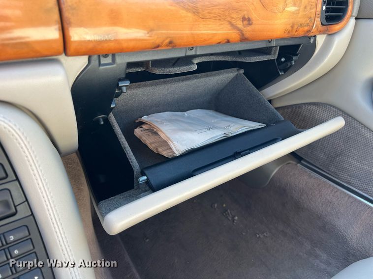 image for item KV9908 1999 Jaguar XK8 convertible