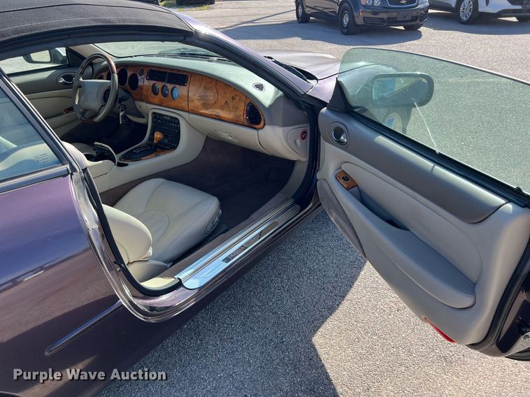 image for item KV9908 1999 Jaguar XK8 convertible