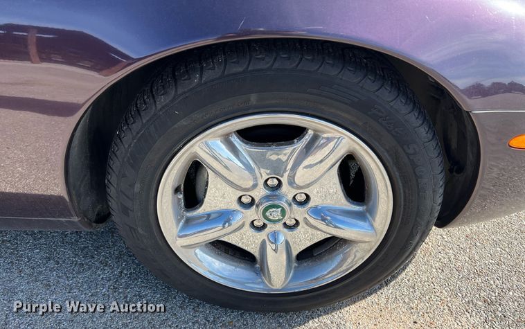 image for item KV9908 1999 Jaguar XK8 convertible