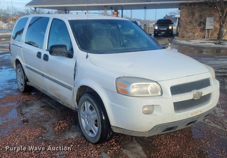 image for item LA9530 2007 Chevrolet  Uplander LS van
