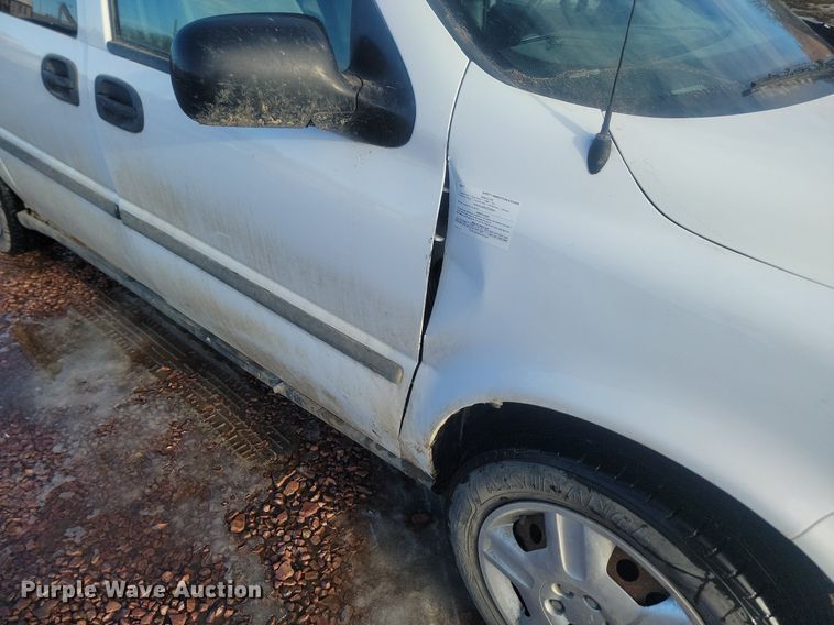 image for item LA9530 2007 Chevrolet  Uplander LS van