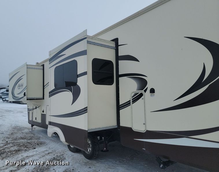 image for item LA9547 2015 Lifestyle Luxury Alfa Gold 3405RK camper