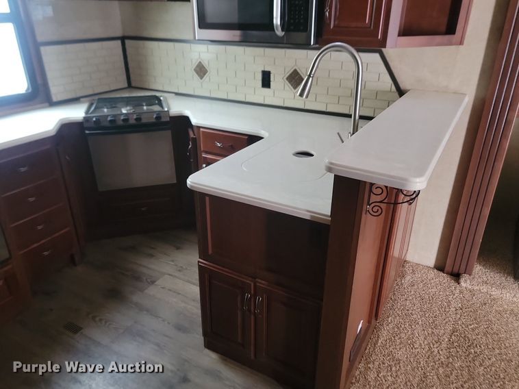 image for item LA9547 2015 Lifestyle Luxury Alfa Gold 3405RK camper