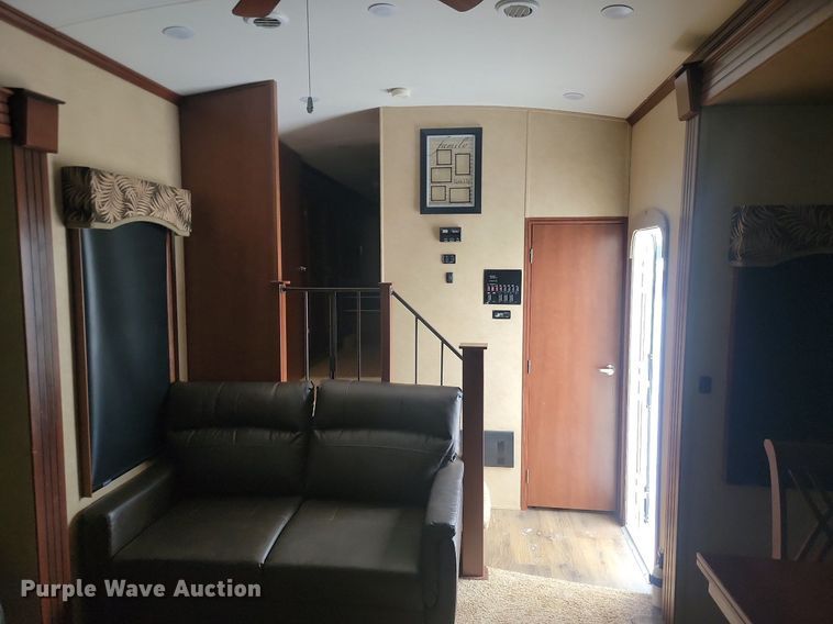 image for item LA9547 2015 Lifestyle Luxury Alfa Gold 3405RK camper